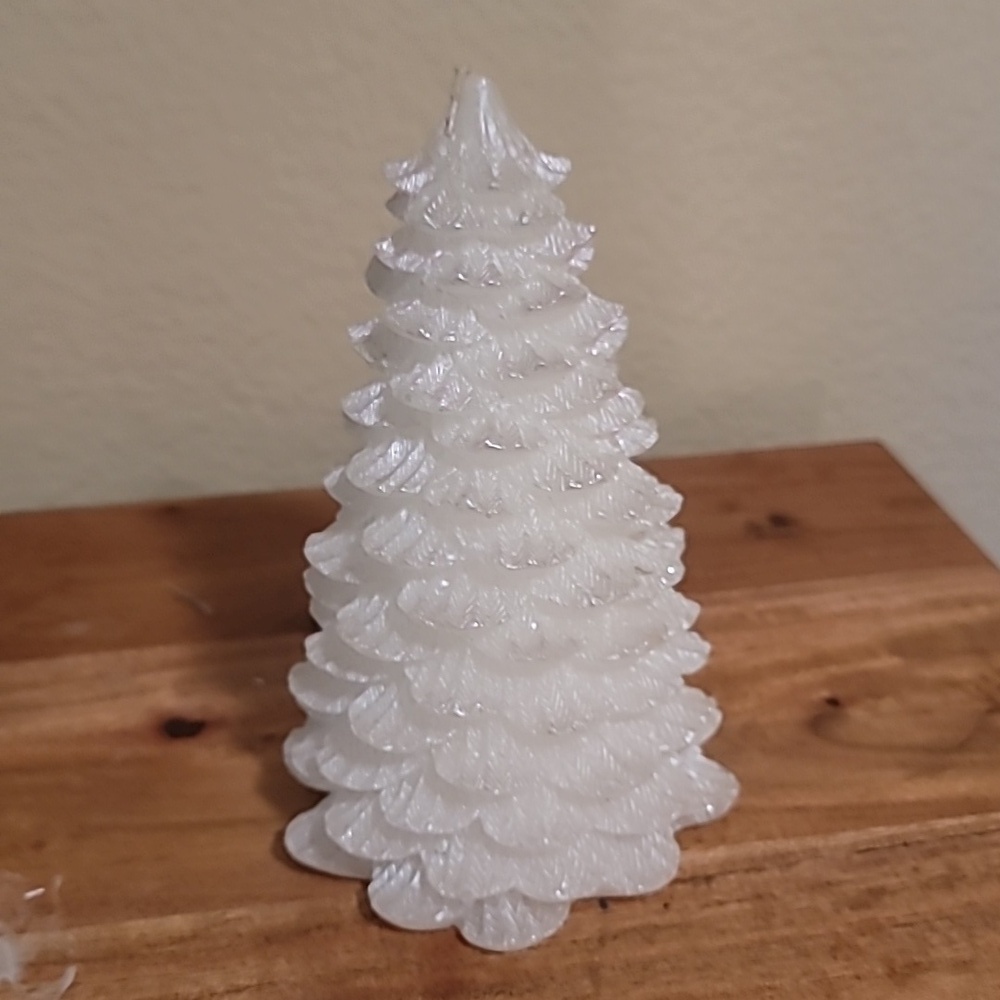 Unscented Christmas tree candle - Picture 2 of 3